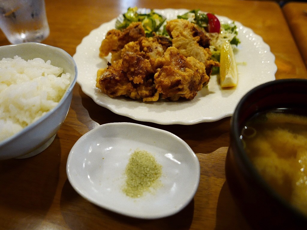 創業４５年の老舗喫茶店の名物から揚げは絶品でした 神戸市東灘区 喫茶カリーナ Mのランチ